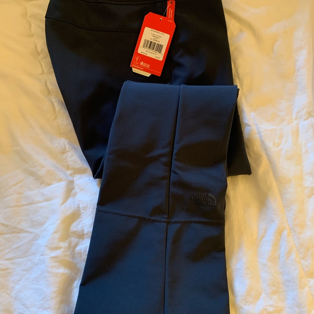 Women’s North Face Ski pant, Size Large w/adjustable waistband. Urban Navy color